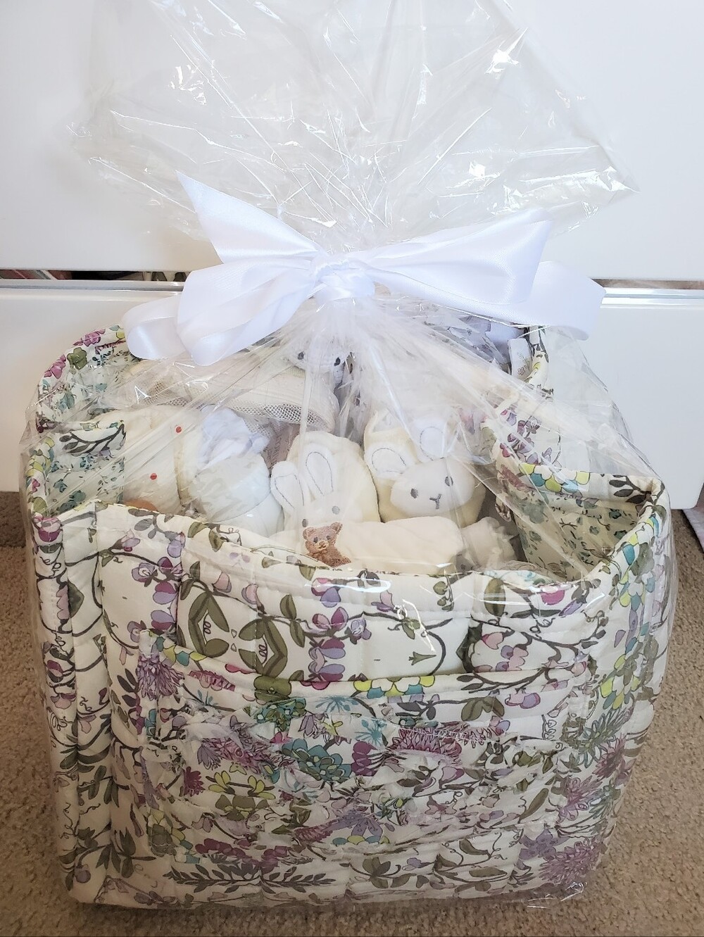 Luxury Baby Gift Basket Thoughtfully Curated Neutral Newborn Essentials - Picture 1 of 10